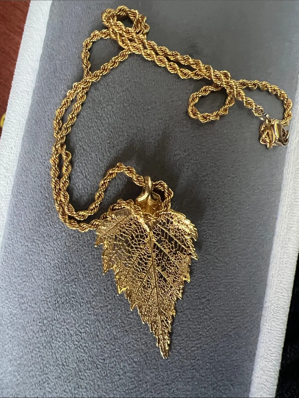 Vintage Gold Dipped Real Leaf Pendant Necklace - Intricate Filigree Rope Chain